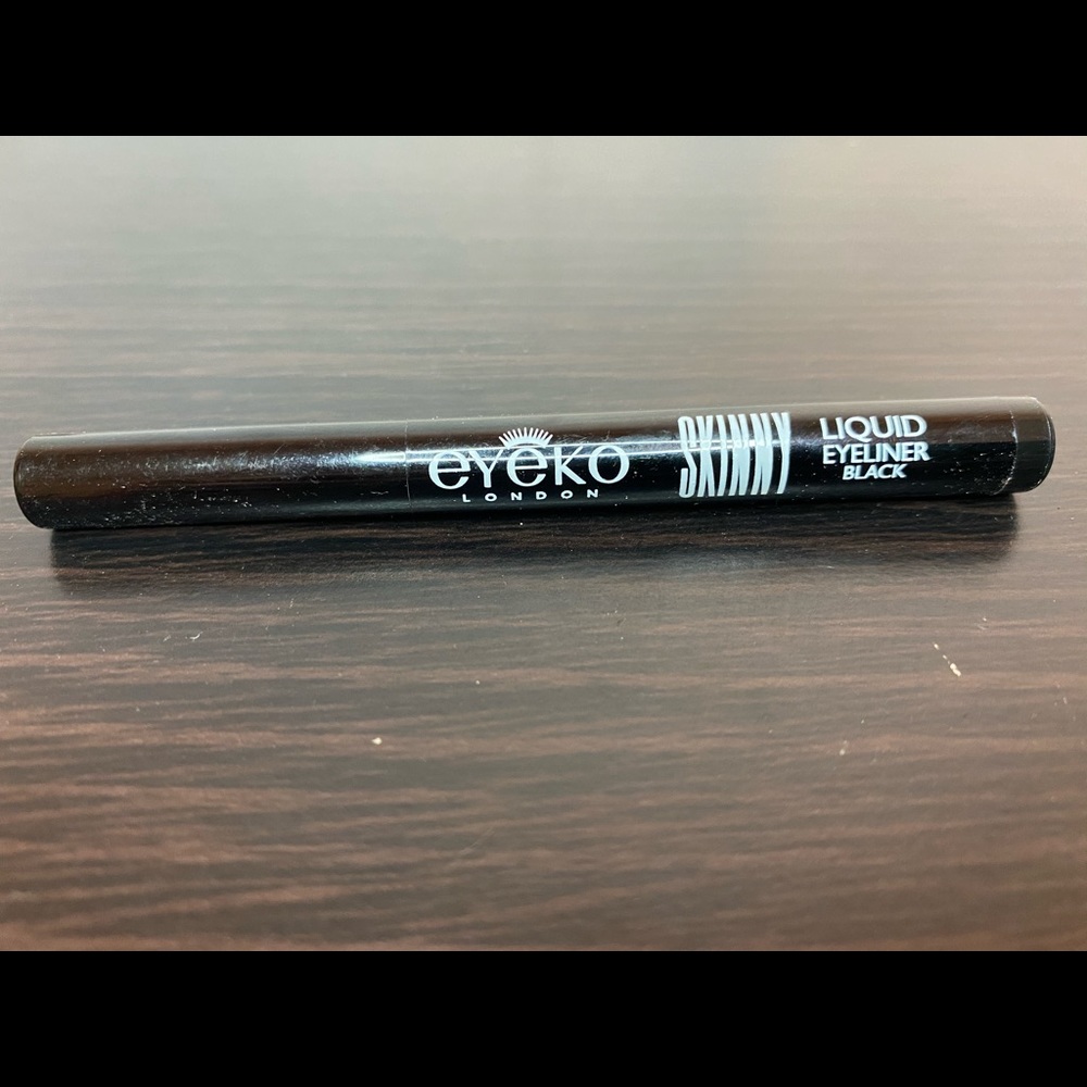 🍎🍎Eyeko Skinny Liquid Eyeliner